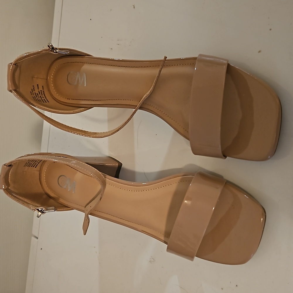 Tan block heel shoes size 10
